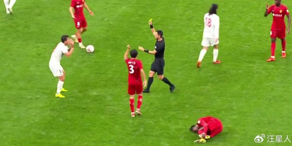 开云-0-1！辽宁铁人踢的“太憋屈”，主力外援被直红罚下，遭遇两连败|重庆队|重庆铜梁龙|中超|辽宁队|任意球_新浪体育_新浪新闻