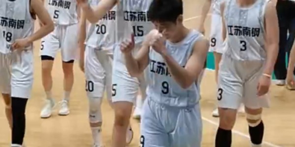 两战净胜135分！两米高塔稳定发挥又冒尖 26岁夺AMVP也难入女篮一队