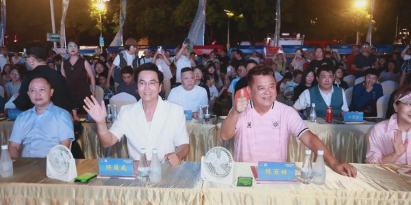 刚刚，香港知名明星在古城！