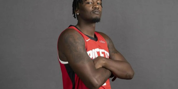 开云下载-忍无可忍！4年5270万，场均3分+三分24.3%，火媒破防：最烂的签约