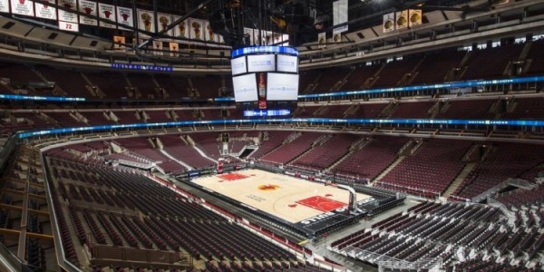 开云下载-活久见系列！队记：公牛球场上出现冷凝水 今日比赛被迫推迟开球